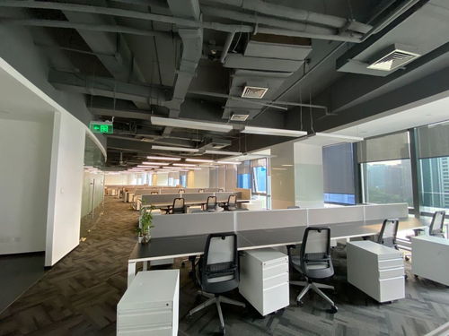 望京保利國際廣場 精裝帶家具辦公室出租，正對電梯采光優